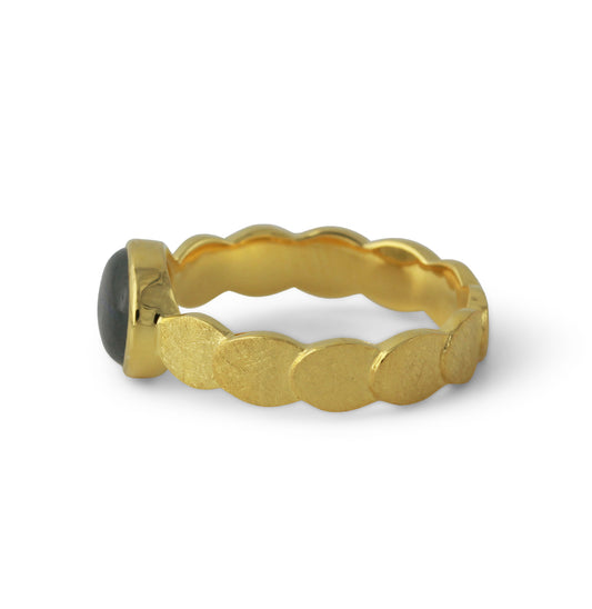 Silberring mit 9x7mm Labradorit, 18ct vergoldet