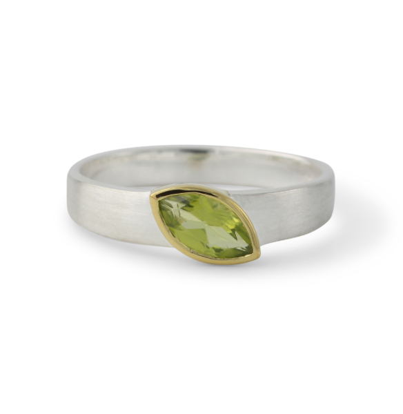 Silberring mit 8x4mm Peridot, 18ct vergoldet